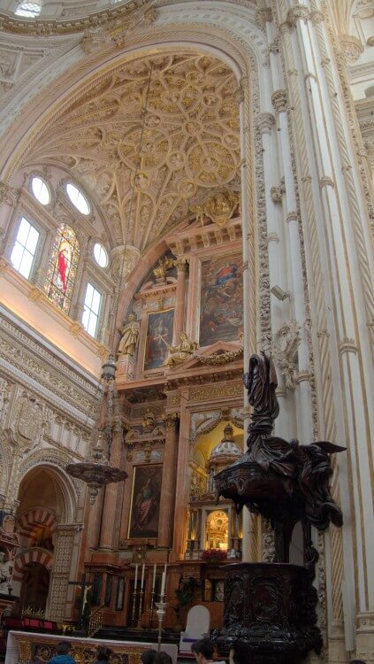 Here's the giant renaissance cathedral they plonked right in the middle of the Mezquita.