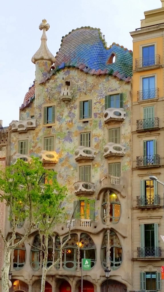 The facade of Casa Batllo with the dragon on top.