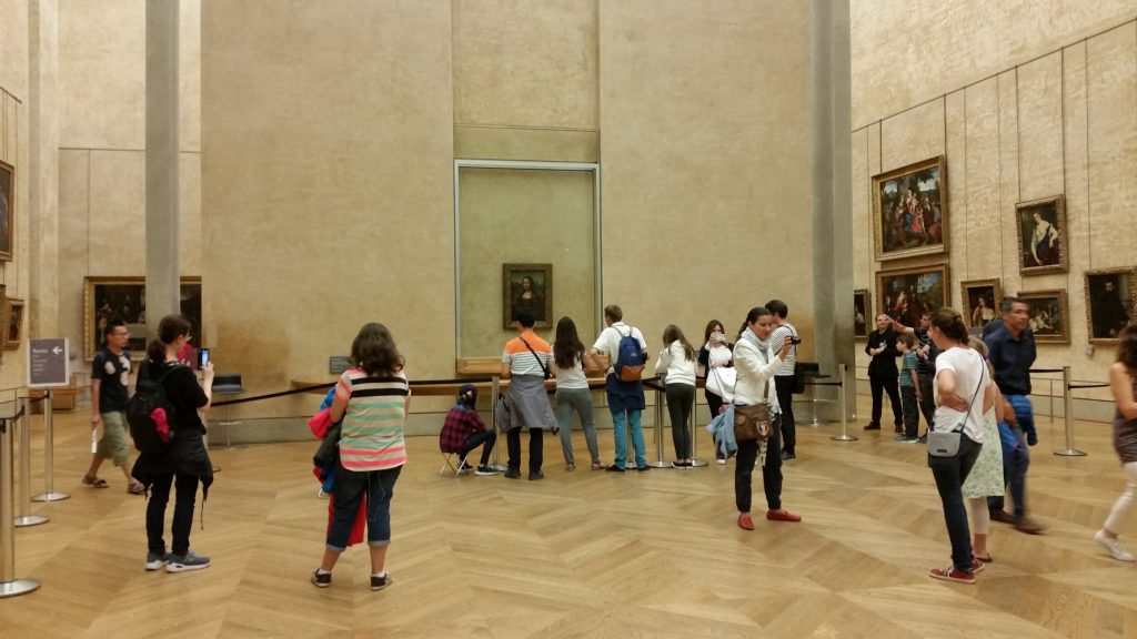 The Mona Lisa 5min before the Louvre closes.