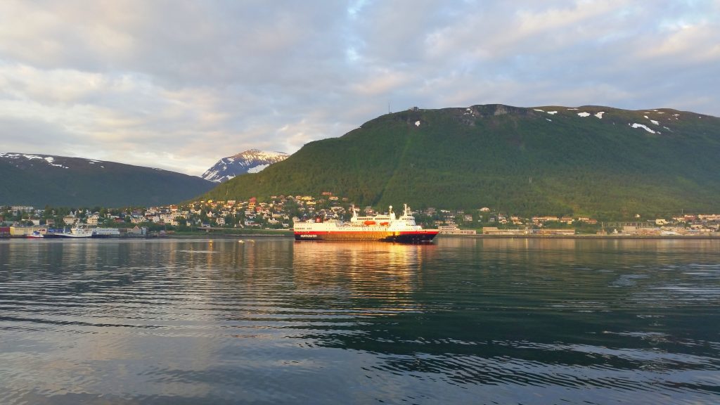 Our (non) cruise ship arriving to pick us up.