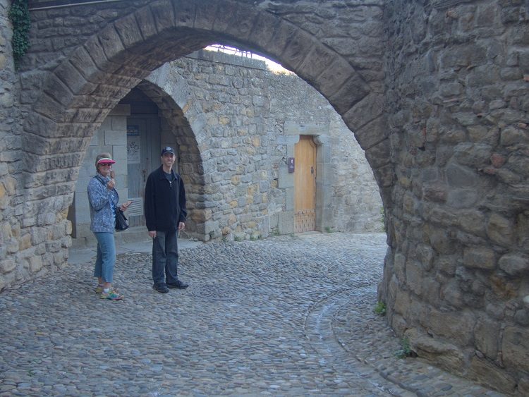 Pedr and Vicki enjoying an ice cream and stroll through the old town of Carcasonne.