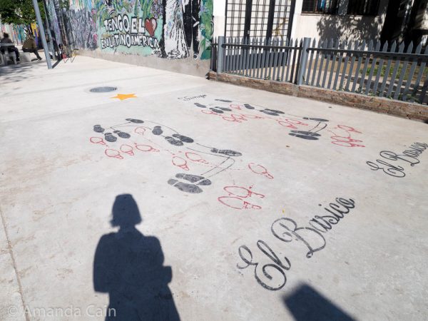 Who needs dance lessons when you can learn tango from street art?