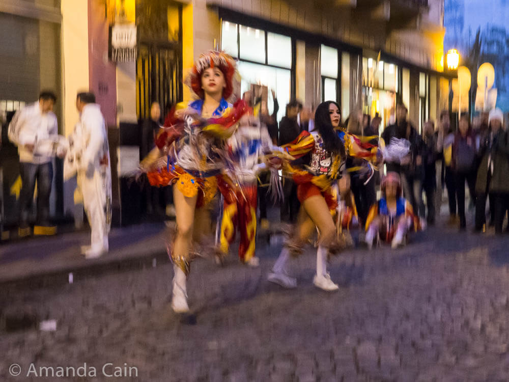 Dancers in the San Telmo market.