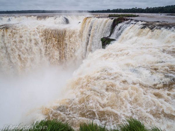 A close up of the Devil's Throat waterfall.